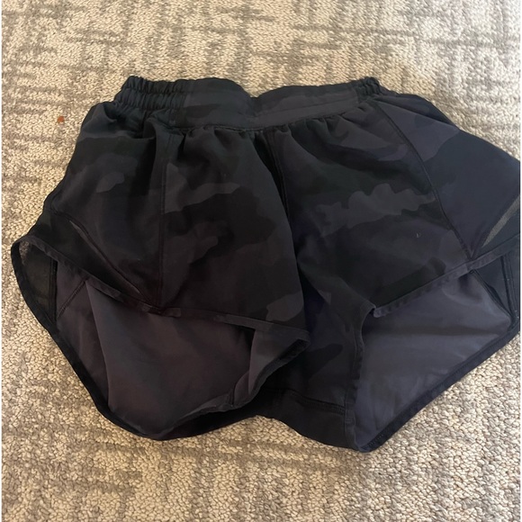 lululemon athletica Pants - lululemon hotty hot 2.5” shorts